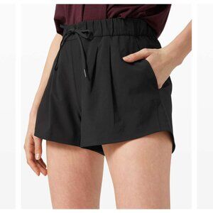 Lululemon Stroll at Sundown Mid-Rise Short 3" - Black - Size 8
